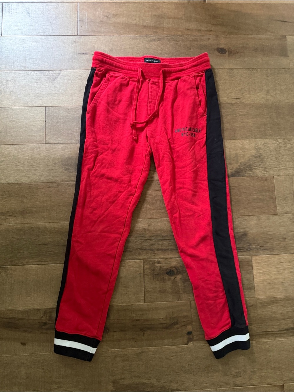 Men’s Medium Tall American Eagle Outfitters Red Joggers with Black Side Stripes💋